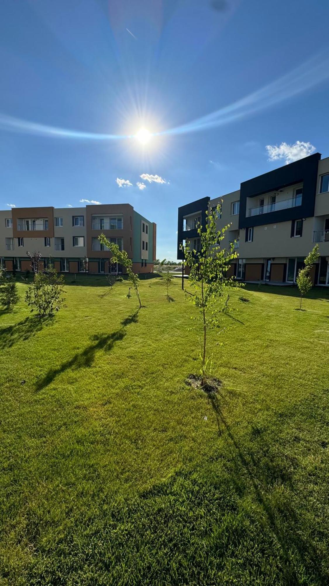 Libertatii Gardens Poolside Airport&Therme Otopeni Eksteriør billede
