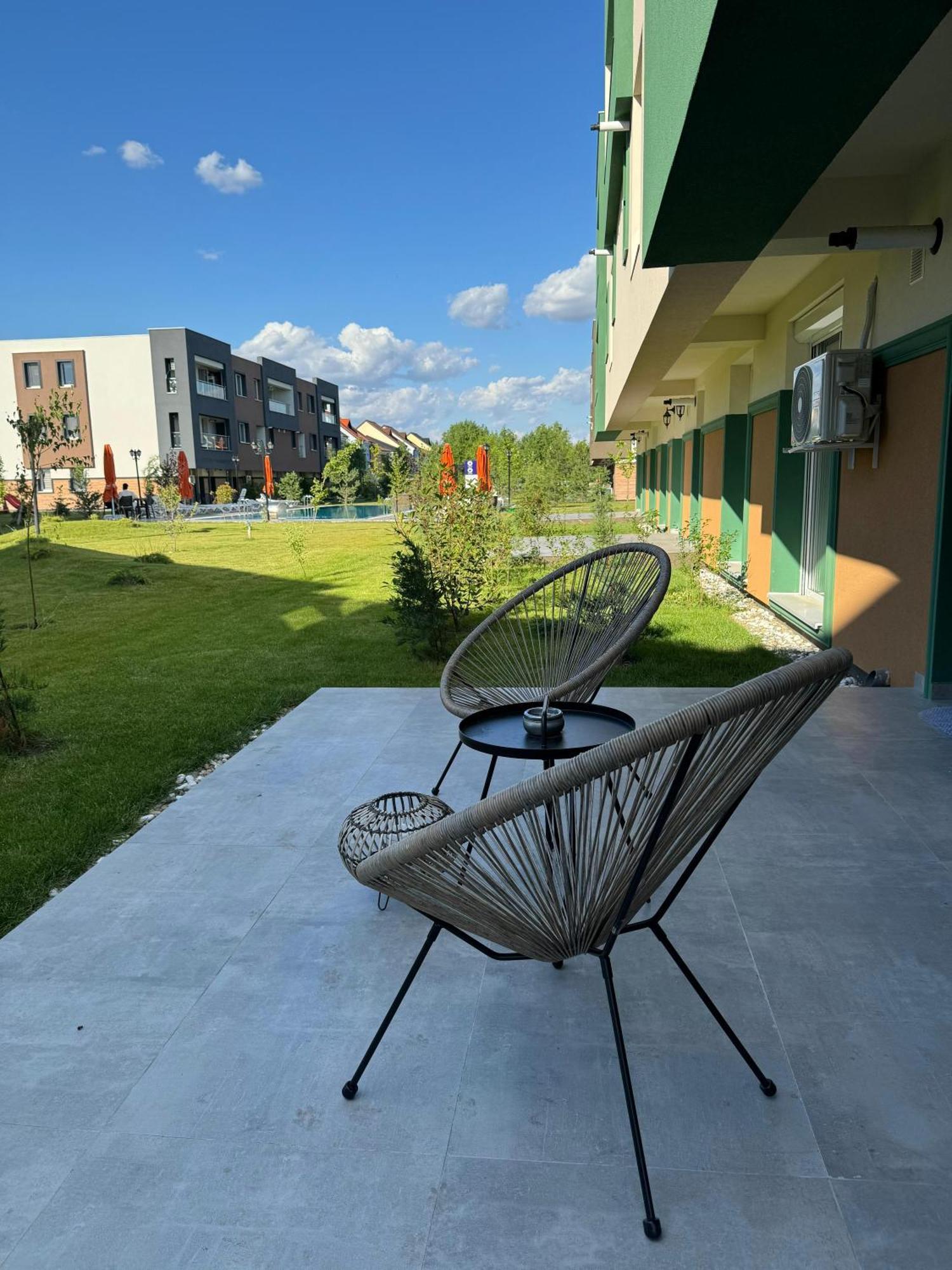 Libertatii Gardens Poolside Airport&Therme Otopeni Eksteriør billede